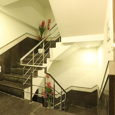Hotel Qualia Suites At Delhi Airport Nova Deli Exterior foto