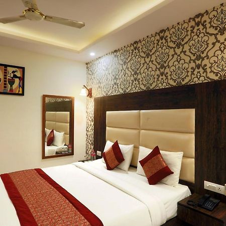 Hotel Qualia Suites At Delhi Airport Nova Deli Exterior foto