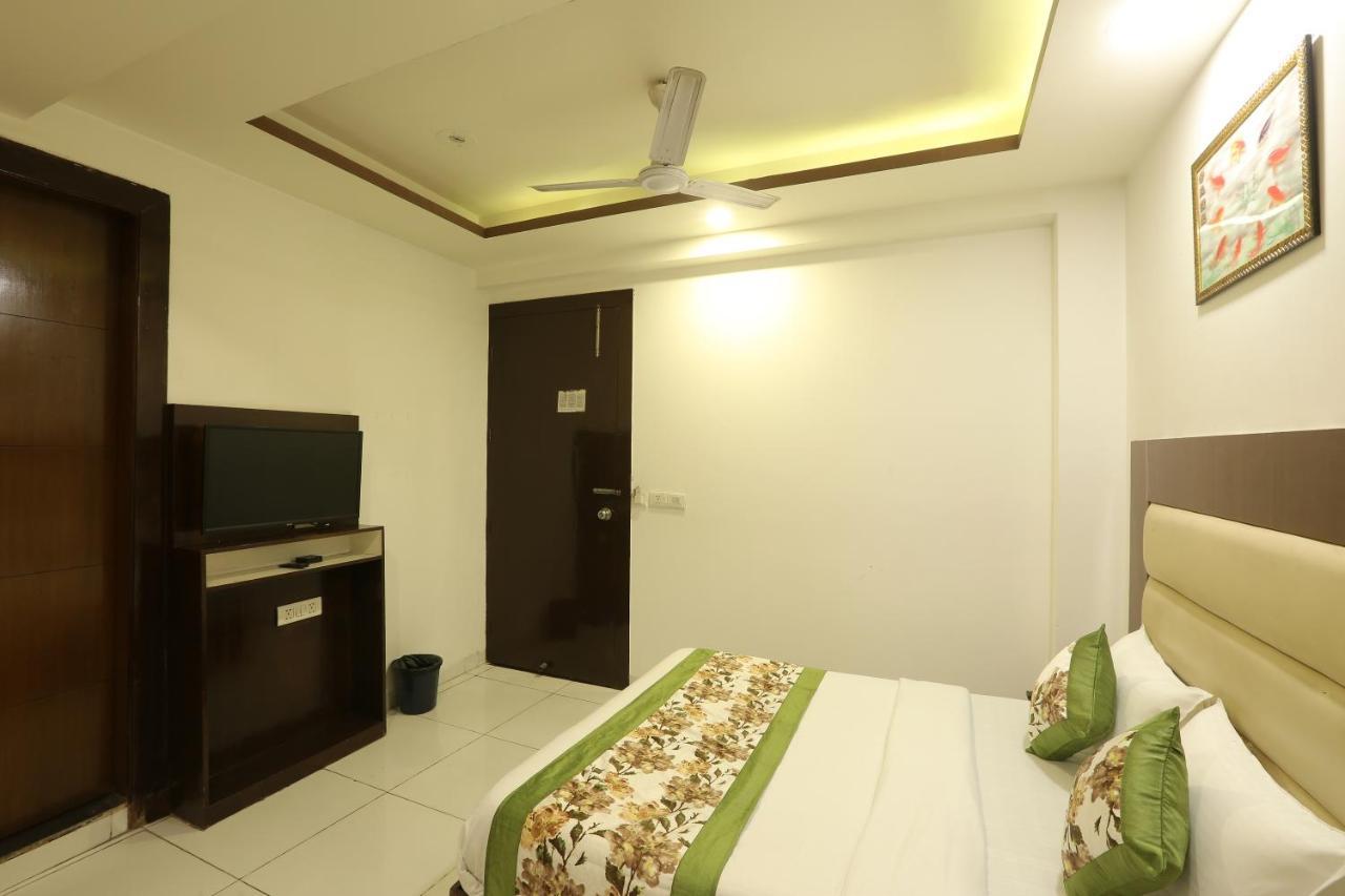 Hotel Qualia Suites At Delhi Airport Nova Deli Exterior foto