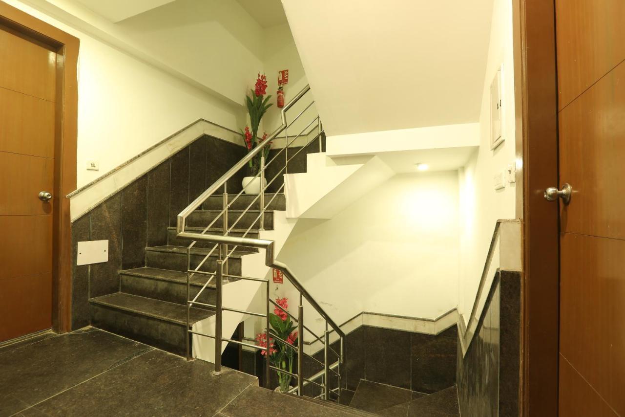 Hotel Qualia Suites At Delhi Airport Nova Deli Exterior foto