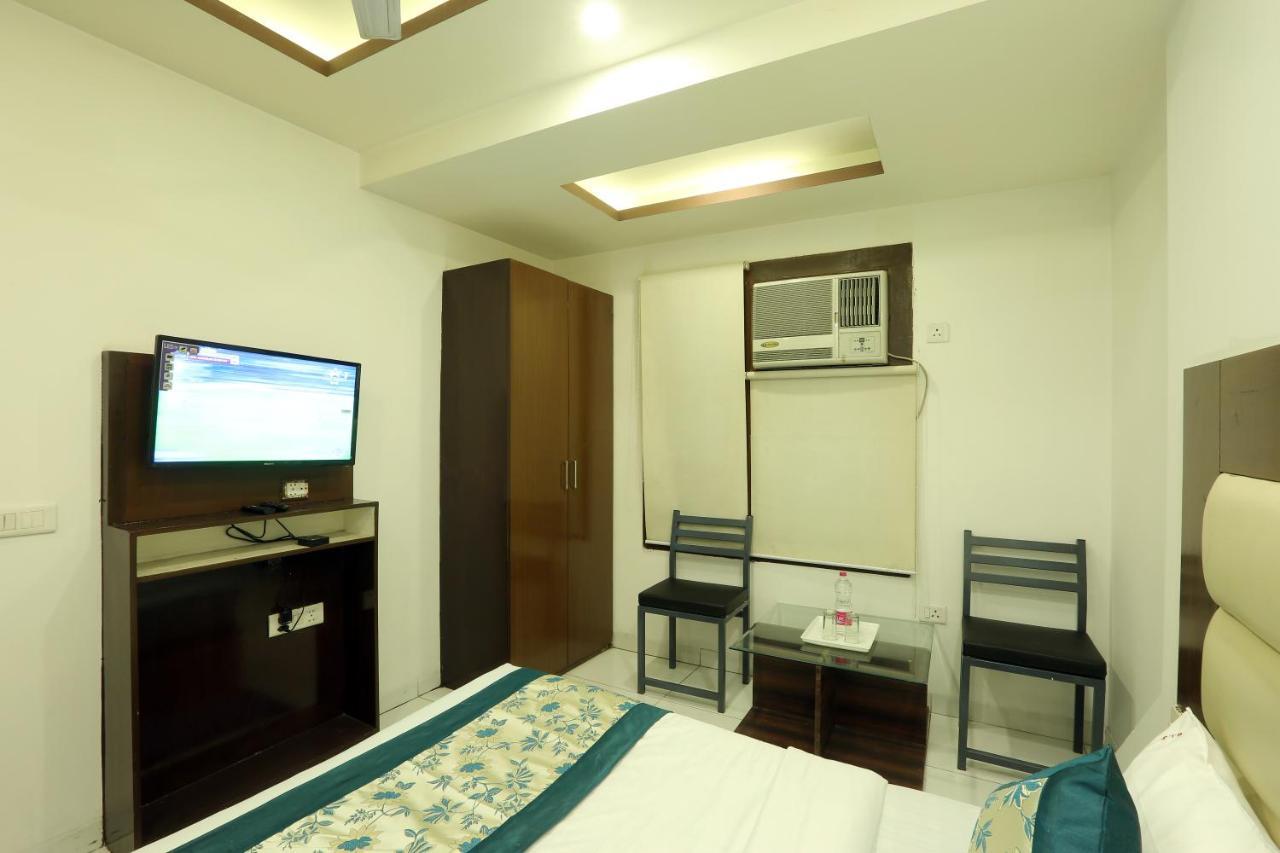 Hotel Qualia Suites At Delhi Airport Nova Deli Exterior foto
