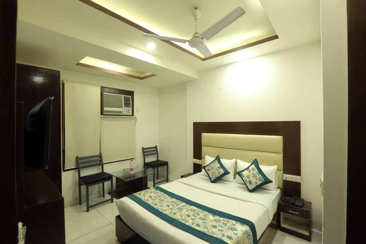 Hotel Qualia Suites At Delhi Airport Nova Deli Exterior foto