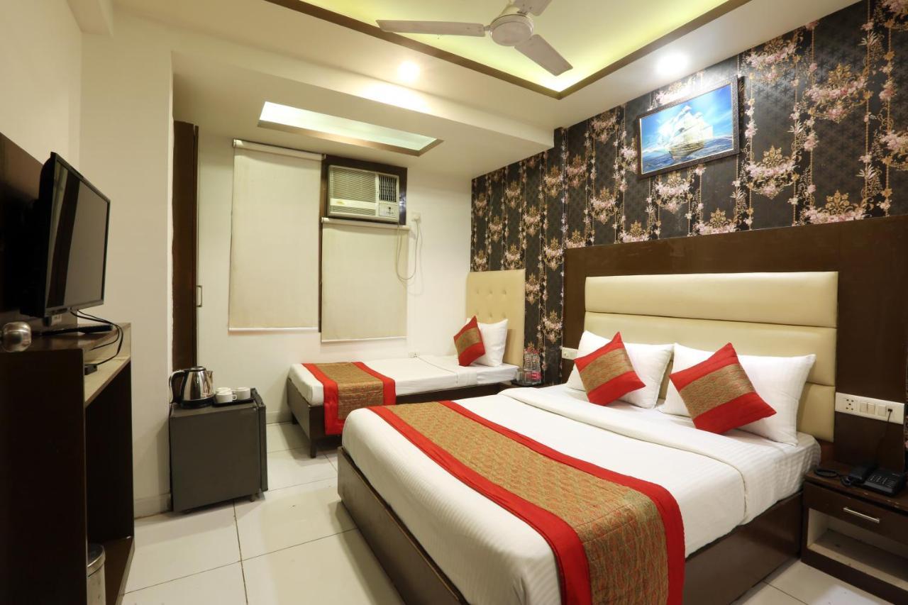 Hotel Qualia Suites At Delhi Airport Nova Deli Exterior foto