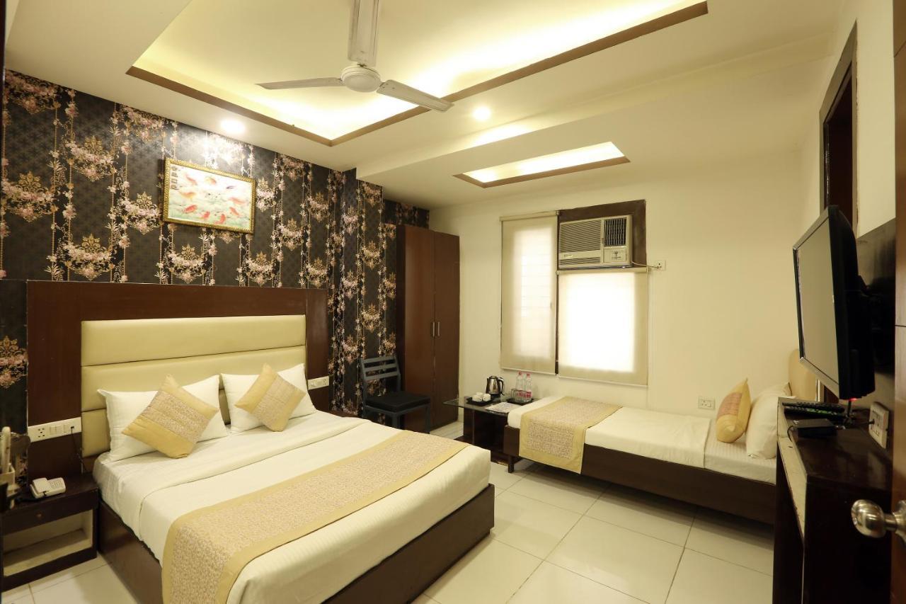 Hotel Qualia Suites At Delhi Airport Nova Deli Exterior foto
